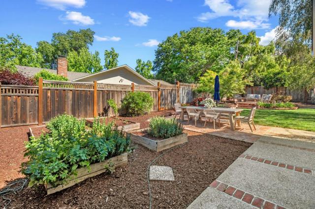 140 Stonybrook Road, Los Gatos CA: https://media.crmls.org/mediaz/629141b8-01d2-46c3-8908-d3953cf772f4.jpg