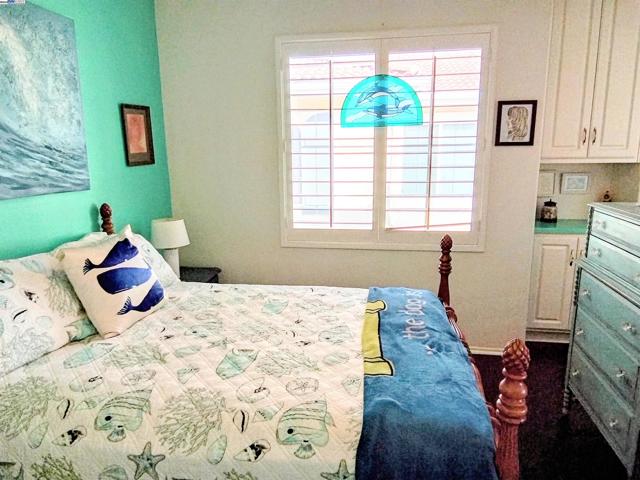 24350 Lorenzo Ln,  CA: https://media.crmls.org/mediaz/62926d44-d098-4f7c-b847-94467578a31d.jpg