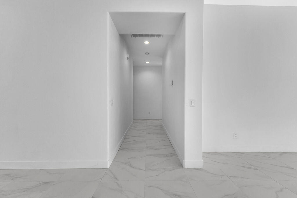 https://media.crmls.org/mediaz/6292c286-6414-4068-8ae1-7d1bce30cf40.jpg?preset=X-Large