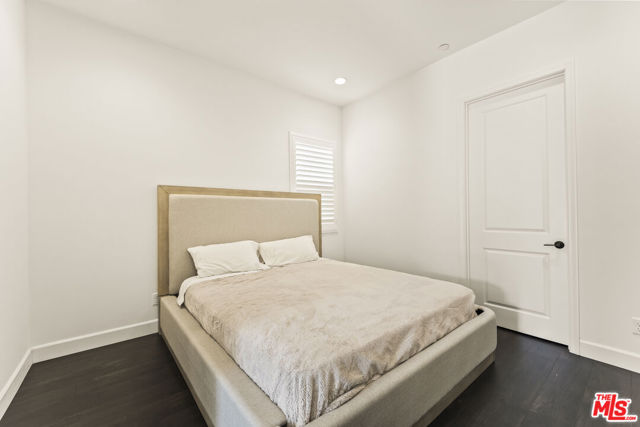 11767 Toyon Drive, Chatsworth CA: https://media.crmls.org/mediaz/629318c8-8a97-4ca3-a725-db357b613d8b.jpg