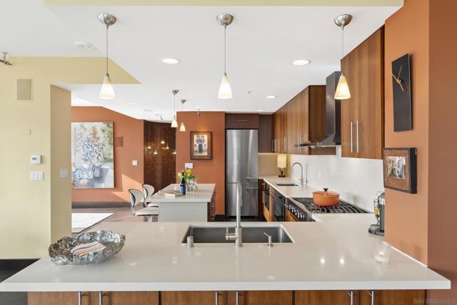 850 Beech St, San Diego CA: https://media.crmls.org/mediaz/6293b1b4-a728-4989-be9d-4db939607790.jpg