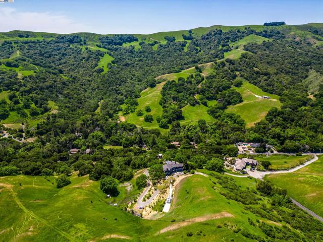 325 Bollinger Estates Ct, San Ramon CA: https://media.crmls.org/mediaz/629463cd-7361-40ad-afdb-5be122ac7db7.jpg