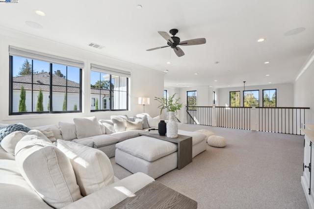 2621 Royal Oaks Dr, Alamo CA: https://media.crmls.org/mediaz/6294ffd5-e1ca-41e1-a38e-6fb51e234e60.jpg