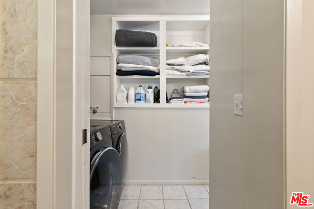 11320 Alethea Drive, Sunland CA: https://media.crmls.org/mediaz/629547f4-34b0-4950-9da1-5e26f6a1af40.jpg