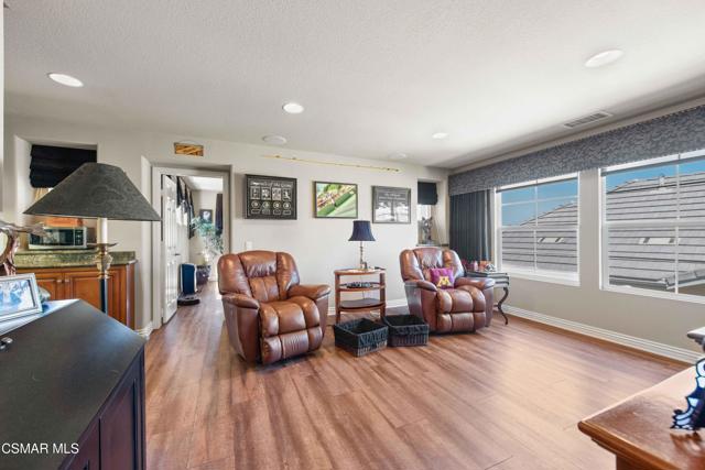 3194 Sunset Hills Boulevard, Thousand Oaks CA: https://media.crmls.org/mediaz/629555fa-c8d2-46d5-9c1f-2ce3d5e5f24d.jpg