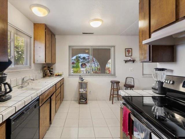 74 Meadow Terrace, Watsonville CA: https://media.crmls.org/mediaz/6295ae80-09b1-46cc-ac8a-157692898840.jpg