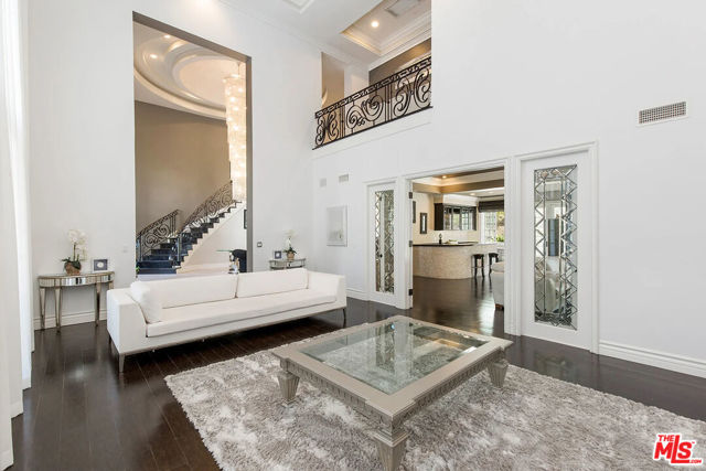 14132 Beresford Road, Beverly Hills CA: https://media.crmls.org/mediaz/6295be64-f668-4458-88d2-4df5aeb1c248.jpg
