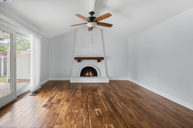 508 E Myrick Court, Clayton CA: https://media.crmls.org/mediaz/6295d478-48ad-4e95-9b09-c29f30b3864f.jpg