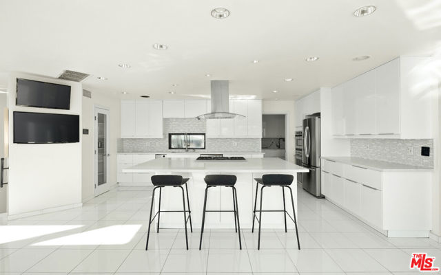 2231 Sunset Plaza Drive, Los Angeles CA: https://media.crmls.org/mediaz/6295efe8-2131-4da2-983e-c8757a756a1d.jpg
