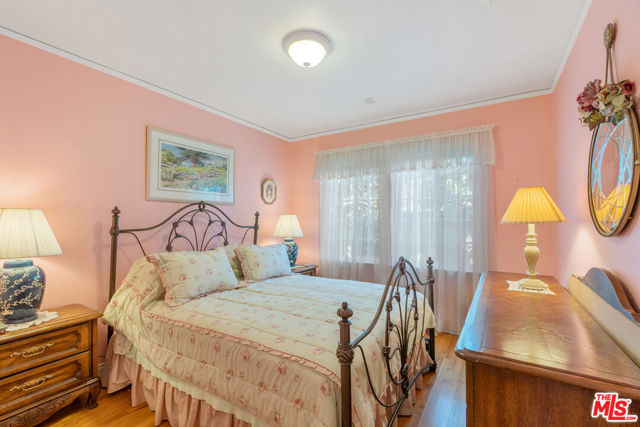4436 Stansbury Avenue, Sherman Oaks CA: https://media.crmls.org/mediaz/62969c3d-5b6c-4fc6-88d6-b4bff0b17263.jpg