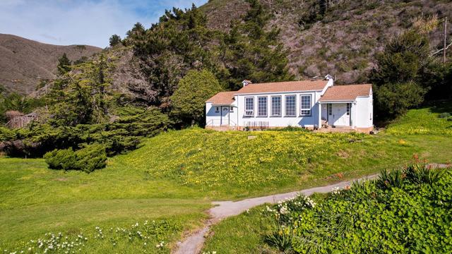 37305 Highway 1, Carmel CA: https://media.crmls.org/mediaz/6296c963-889d-4c34-8928-40bedf1dfe30.jpg