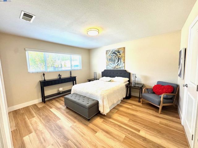 34288 Torrington Pl, Fremont CA: https://media.crmls.org/mediaz/6296e7cf-942b-4da3-8f9f-482455a4630c.jpg