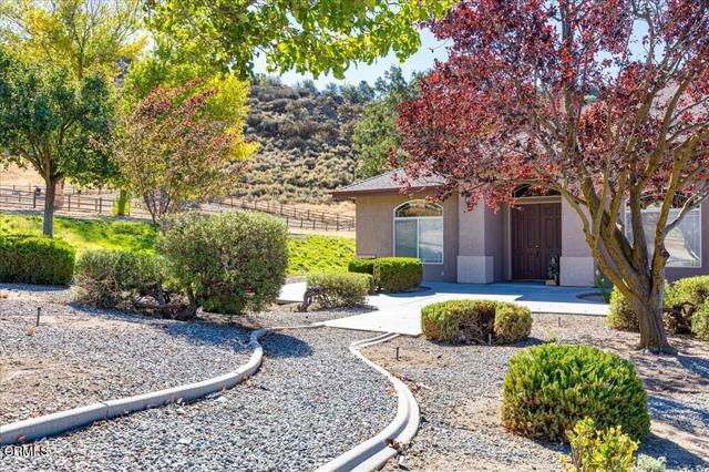 Detail Gallery Image 3 of 54 For 26450 Cumberland Rd, Tehachapi,  CA 93561 - 3 Beds | 2/1 Baths
