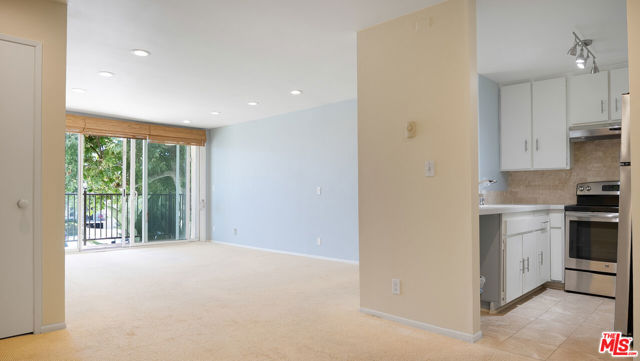 23901 Civic Center Way, Malibu CA: https://media.crmls.org/mediaz/6297f713-20ce-4a8e-97d6-156afbdcd2d1.jpg