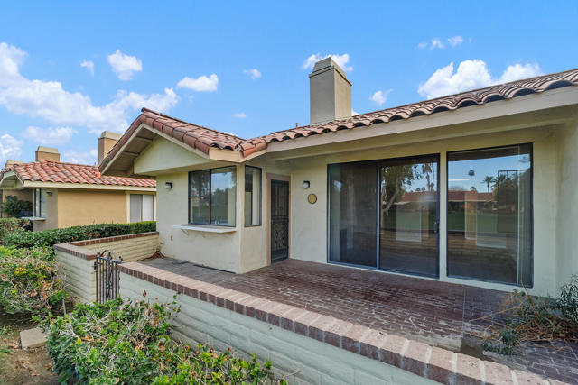 314 Sierra Madre S, Palm Desert CA: https://media.crmls.org/mediaz/62983bb7-c427-45c3-aa7b-62cf1200f4ed.jpg