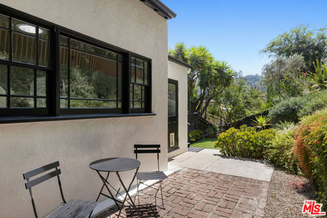 2236 Earl Court, Los Angeles CA: https://media.crmls.org/mediaz/62984e29-1b33-4fe1-bb14-fa46633daa63.jpg