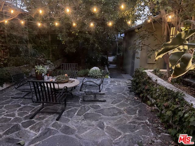 5105 Morella Avenue, Valley Village CA: https://media.crmls.org/mediaz/62985e11-a123-4e42-88cf-89f0c7f18b1c.jpg