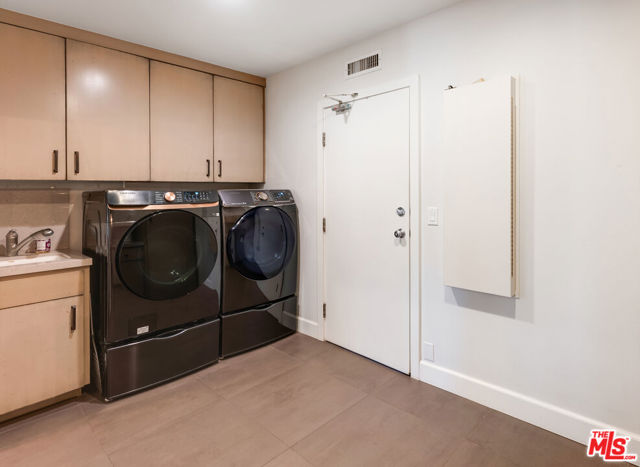 1009 Jeannette Avenue, Thousand Oaks CA: https://media.crmls.org/mediaz/6298665a-7bc6-4a6c-b38c-8ac044f6e6de.jpg