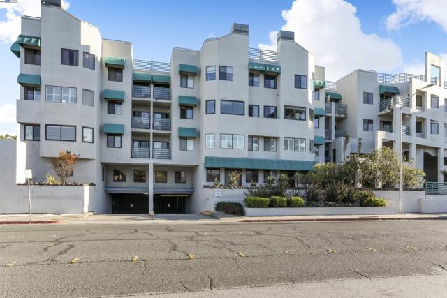 320 Peninsula Ave, San Mateo CA: https://media.crmls.org/mediaz/62987c13-9251-4074-9aee-f8317f890325.jpg