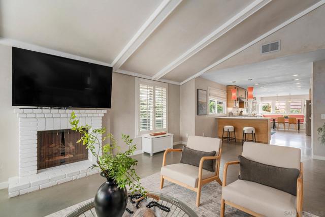3213 Avenida Hacienda, Escondido CA: https://media.crmls.org/mediaz/6298c3a6-a099-4f57-bf6f-3c9601839f02.jpg