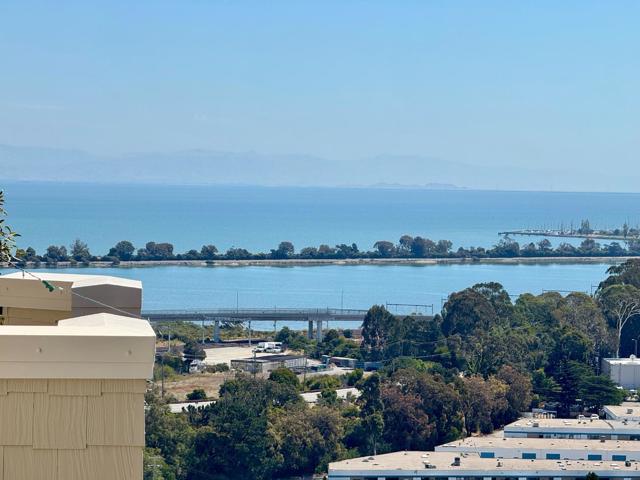 111 Cliff Swallow Court, Brisbane CA: https://media.crmls.org/mediaz/629931c6-1448-47bf-8e60-0da171e272dc.jpg