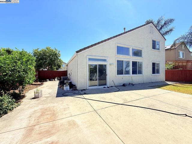 1322 Emerson Dr, Pittsburg CA: https://media.crmls.org/mediaz/6299954a-d8ac-4621-bc1a-a47d15b128a6.jpg