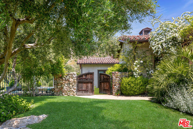 31823 Lobo Canyon Road, Agoura Hills CA: https://media.crmls.org/mediaz/62999678-ce0a-4079-9f96-2d6590a6a141.jpg
