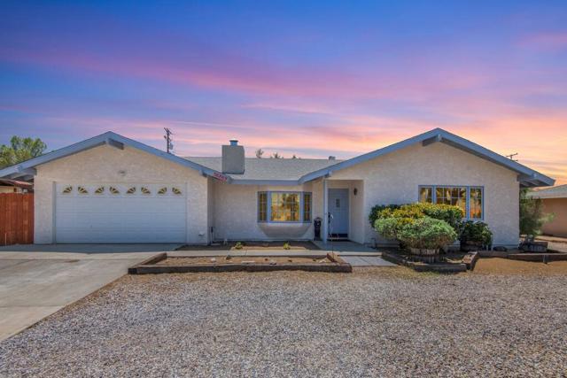56869 Mountain View Trail, Yucca Valley CA: https://media.crmls.org/mediaz/629a088c-35b3-46ad-911b-256f36210542.jpg