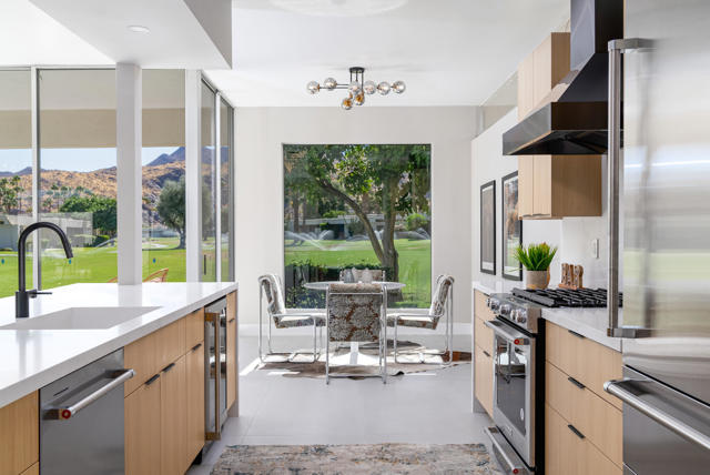 Image 13 of 70 For 160 Desert Lakes Drive