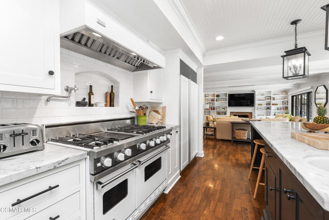 1211 Ridgecrest Place, Westlake Village CA: https://media.crmls.org/mediaz/629ac869-0954-4d99-a550-3b3ac63e8374.jpg