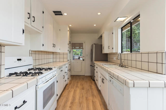 Detail Gallery Image 17 of 44 For 5209 Alta Canyada Rd, La Canada Flintridge,  CA 91011 - 3 Beds | 2 Baths