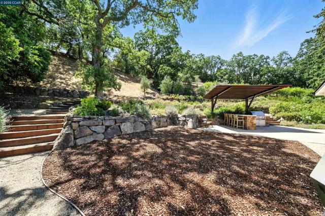 3363 Springhill Rd, Lafayette CA: https://media.crmls.org/mediaz/629cccc9-7a13-4768-8ea8-2e3d63509a6b.jpg