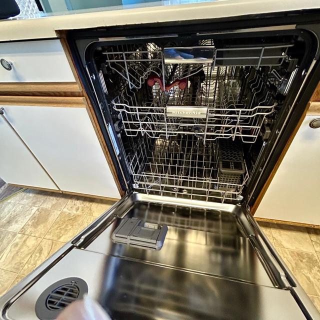 5822 E 16th Street, Oakland CA: https://media.crmls.org/mediaz/629ce05a-3ff6-4081-b7df-9772a83d8d6e.jpg