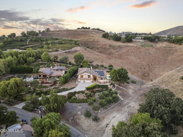 554 Lone Oak Drive, Thousand Oaks CA: https://media.crmls.org/mediaz/629d038b-fb72-4f8c-a568-0ea07b76ae96.jpg