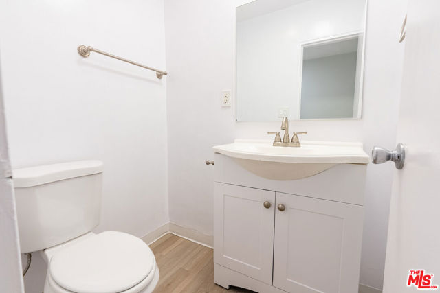 123 California Avenue, Santa Monica CA: https://media.crmls.org/mediaz/629d3662-43d0-4ad8-816b-0c67238505c3.jpg