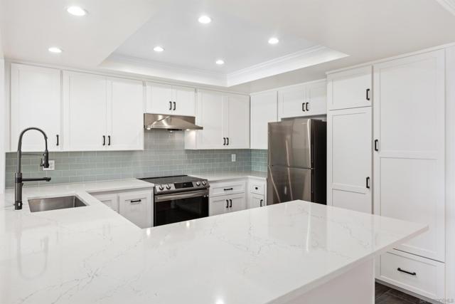 24 Montego, Coronado CA: https://media.crmls.org/mediaz/629d3800-d82d-4acf-b0ed-81c2af980c3d.jpg