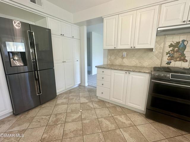 26969 Helmond Drive, Calabasas CA: https://media.crmls.org/mediaz/629d8608-0256-4aae-8213-1de3f98b0a12.jpg