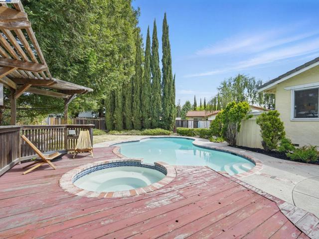 1501 Quema Ct, Fremont CA: https://media.crmls.org/mediaz/629da316-c033-4b91-89f4-216f23e358b6.jpg