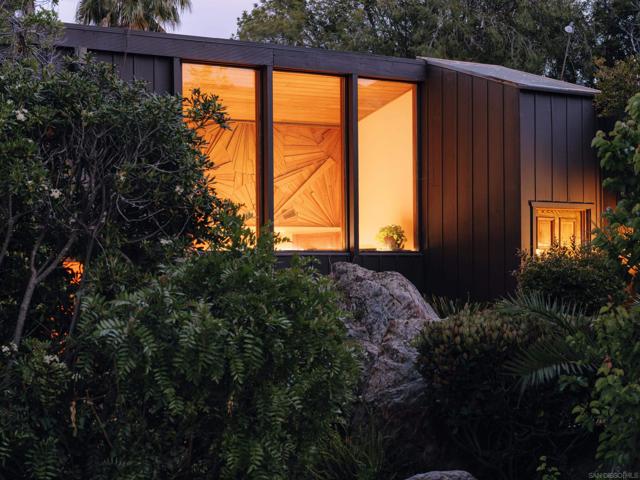6009 Mimulus, Rancho Santa Fe CA: https://media.crmls.org/mediaz/629dca7f-fbf7-41ed-a58f-2e240f87bae0.jpg
