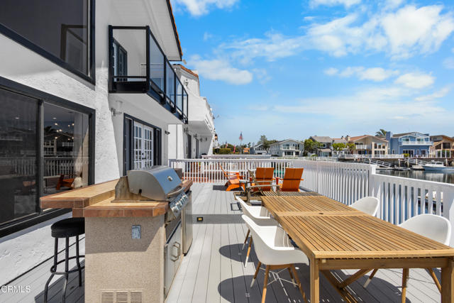 Detail Gallery Image 2 of 46 For 3960 W Hemlock St, Oxnard,  CA 93035 - 4 Beds | 3 Baths