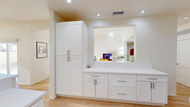 31105 Avenida La Gaviota, Cathedral City CA: https://media.crmls.org/mediaz/629ed423-8cd7-4286-95e9-88c0678ed55c.jpg