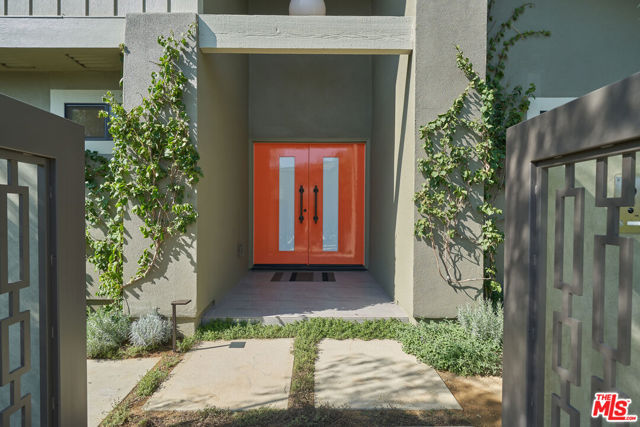 6435 Innsdale Drive, Los Angeles CA: https://media.crmls.org/mediaz/629ee229-8c52-437d-ae86-c32469ca7531.jpg