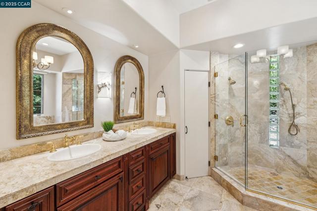 3711 Northgate Woods Court, Walnut Creek CA: https://media.crmls.org/mediaz/629ee320-eae0-4e7c-a9a9-01009a6cc09b.jpg