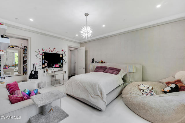 2259 Melford Court, Westlake Village CA: https://media.crmls.org/mediaz/629f150a-8dd6-4d00-aa64-37565ccef12e.jpg