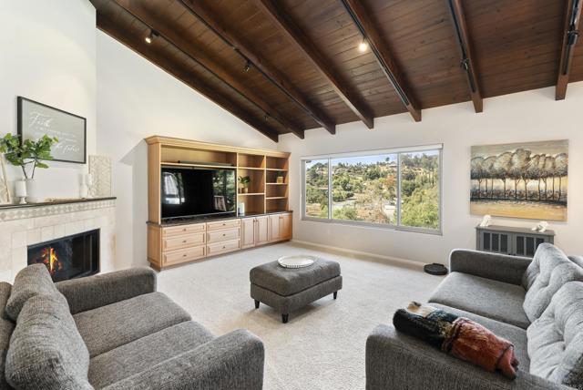 1929 Forester Creek rd, El Cajon CA: https://media.crmls.org/mediaz/629f2ff0-12cb-45fe-80ca-7a770e6e8e5f.jpg