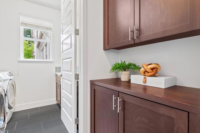 109 Avellino Way, Mountain View CA: https://media.crmls.org/mediaz/629f598a-25e0-46b3-8004-a913530b283d.jpg