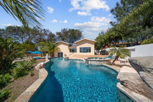 17221 Cloudcroft Dr, Poway CA: https://media.crmls.org/mediaz/629f6136-bc39-4f0e-9195-e785aa53460d.jpg