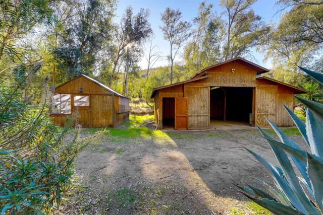 18408 Sweet Ln, Ramona CA: https://media.crmls.org/mediaz/629faa82-d85f-4a4d-bdd5-54db441f6394.jpg