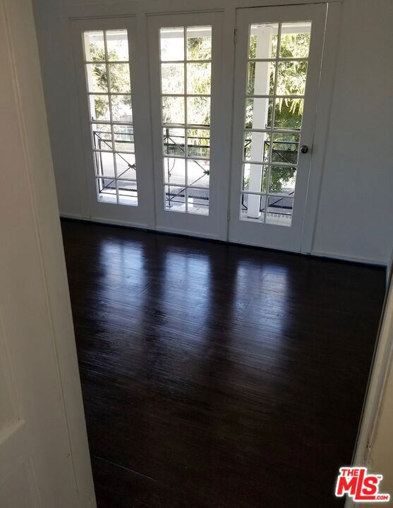 6640 Leland Way, Los Angeles CA: https://media.crmls.org/mediaz/629fb1bf-5eae-49d2-b8f0-8b40077d3dec.jpg