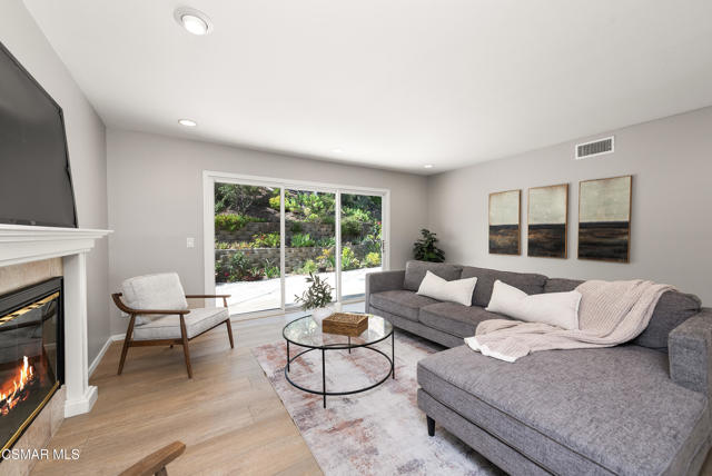 1253 Willsbrook Court, Westlake Village CA: https://media.crmls.org/mediaz/629fd34b-722f-4a72-9eb7-62de029238e6.jpg